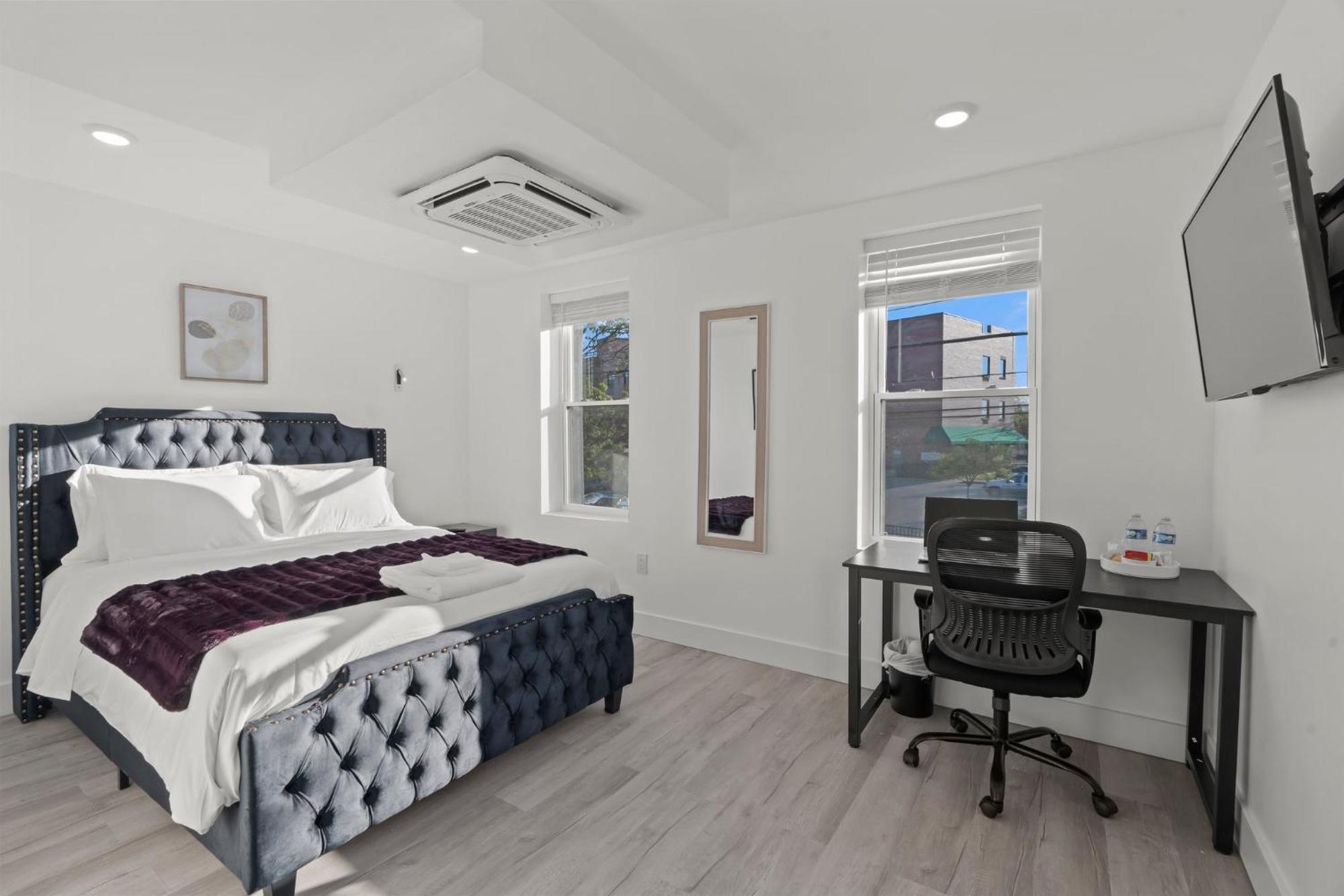New Season Royals, Airport West Hotel Chester Eksteriør billede